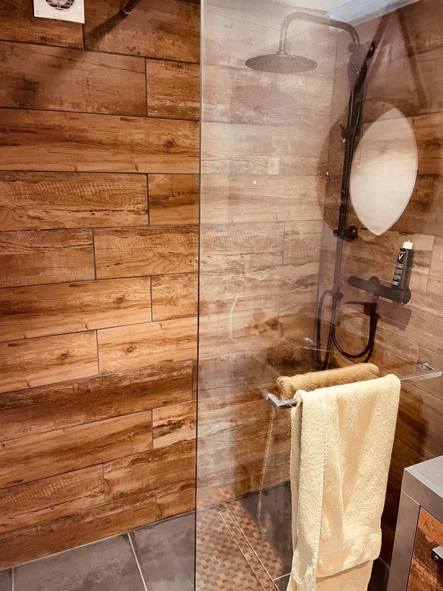 Cosy Entre Lacs Et Montagnes Chalet *